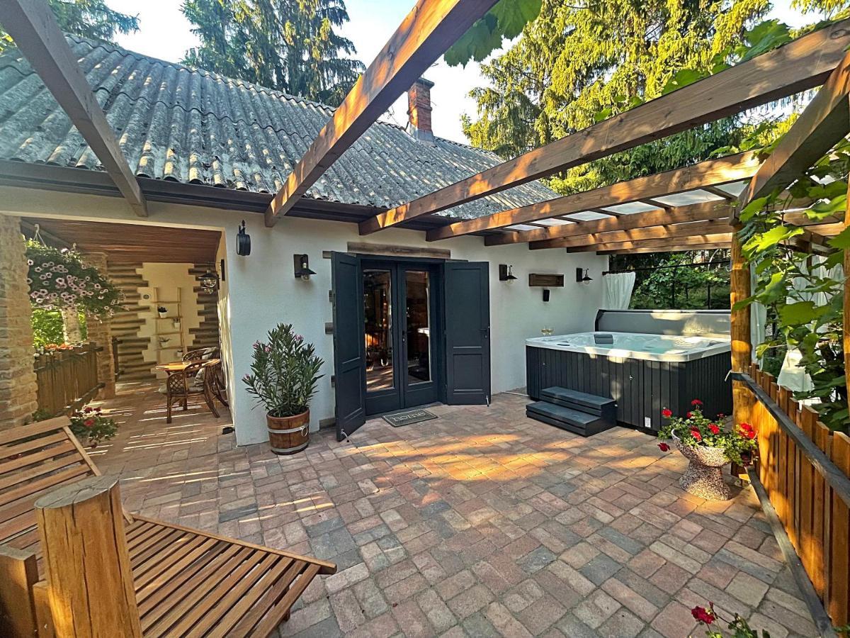 Cityside Cottage Eger Esterno foto