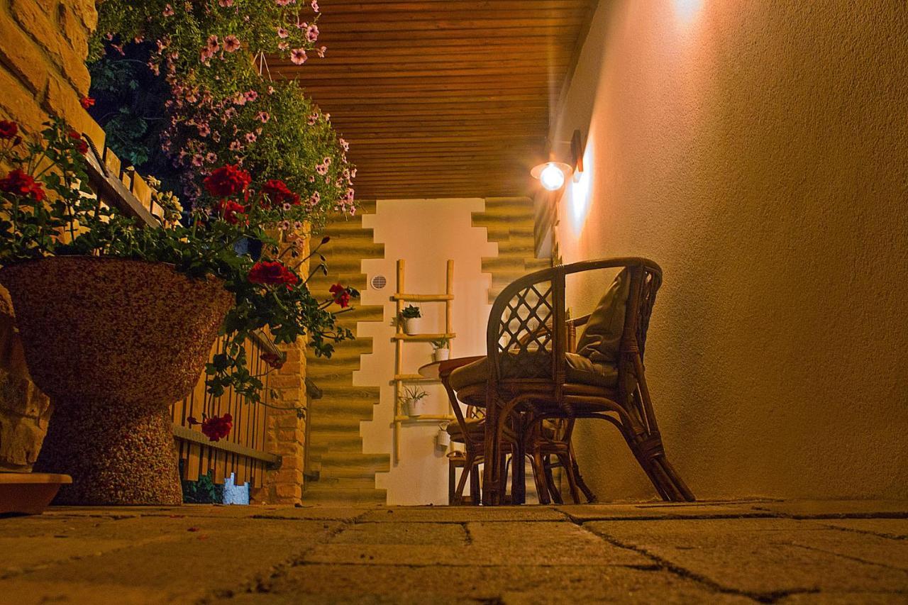 Cityside Cottage Eger Esterno foto